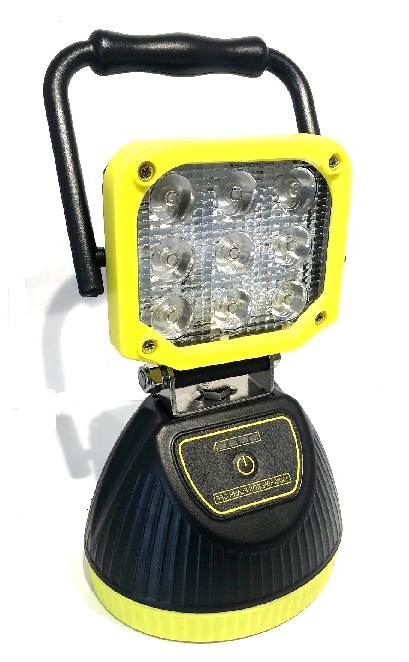 Lampe de travail à LED magnétique et orientable